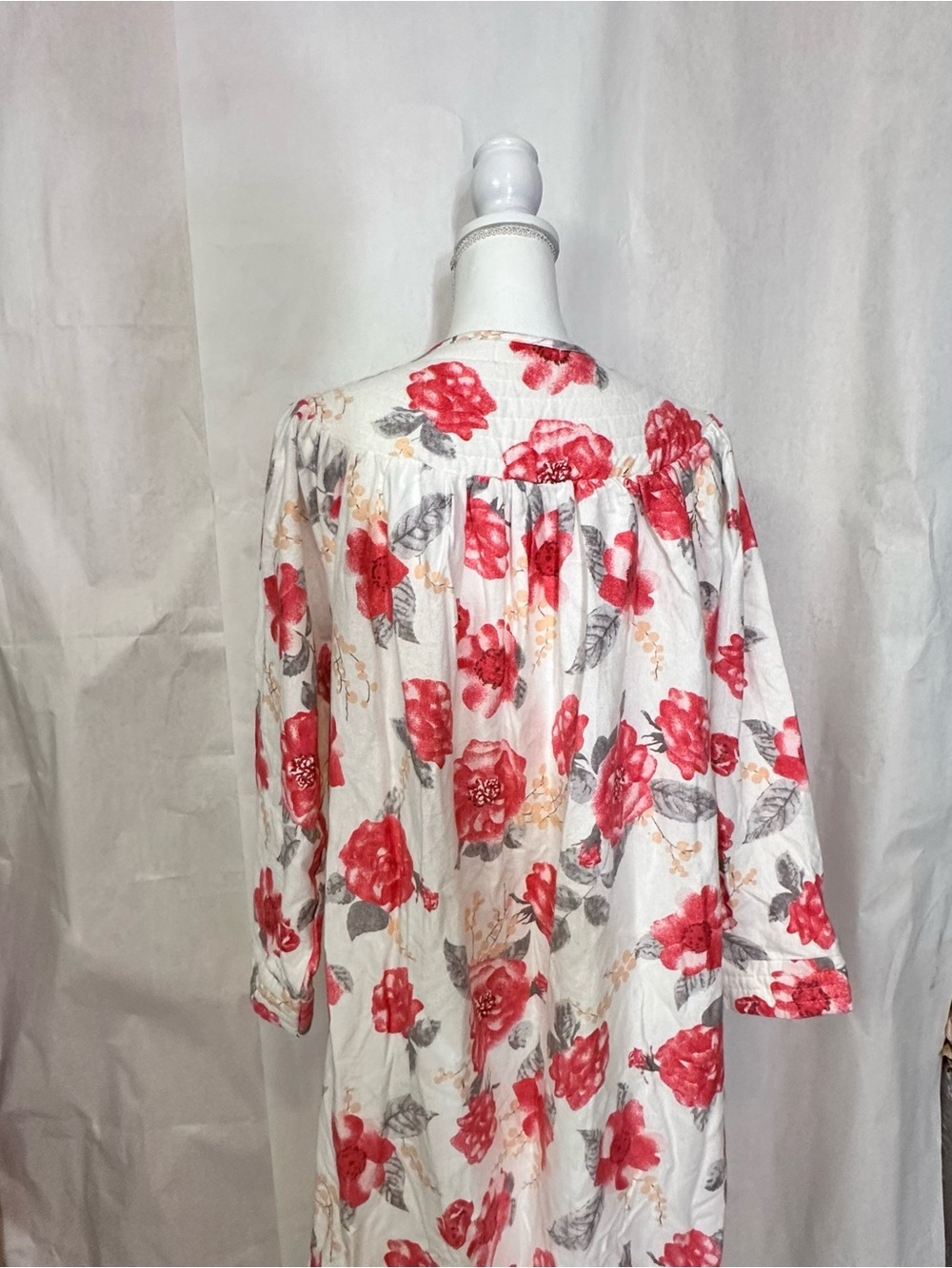 Floral Coral and White Quilted Robe - Picture 9 of 13